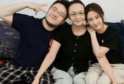 深夜娱乐八卦吃瓜,揭秘明星幕后故事，吃瓜群众狂欢时刻